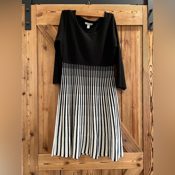 Dana Buchman Dresses & Skirts - Black and White Striped Dress